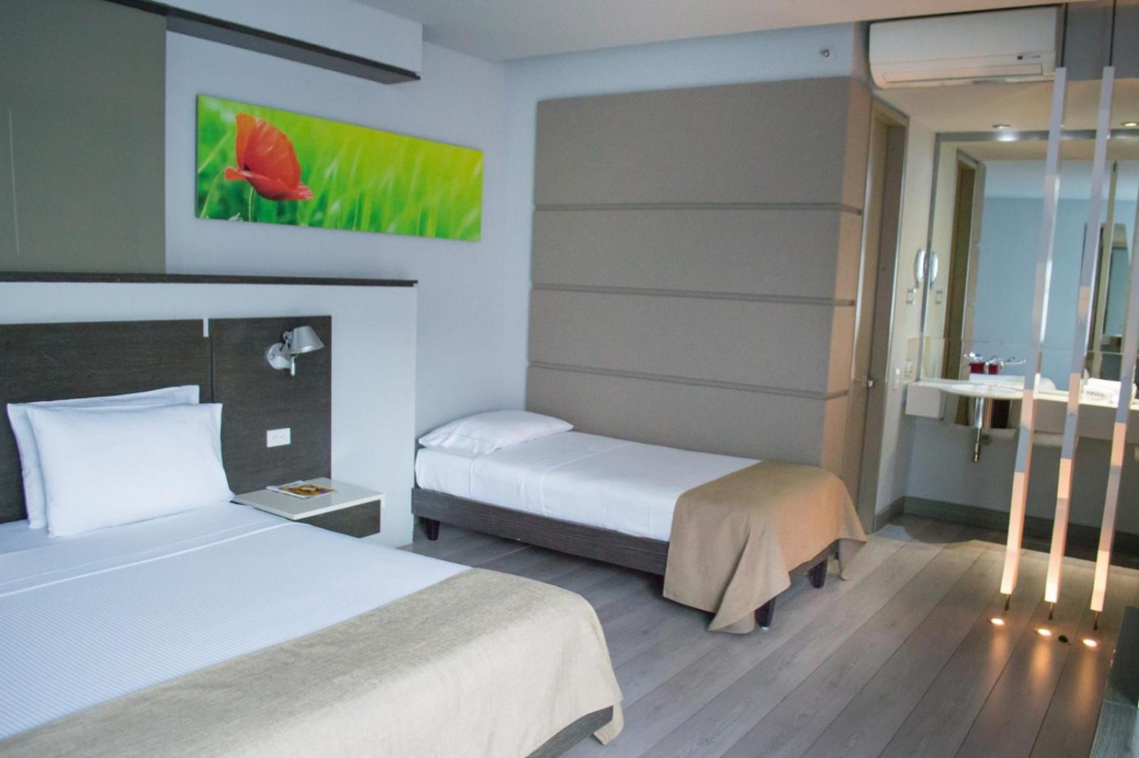 Inntu Hotel Medellin Bagian luar foto